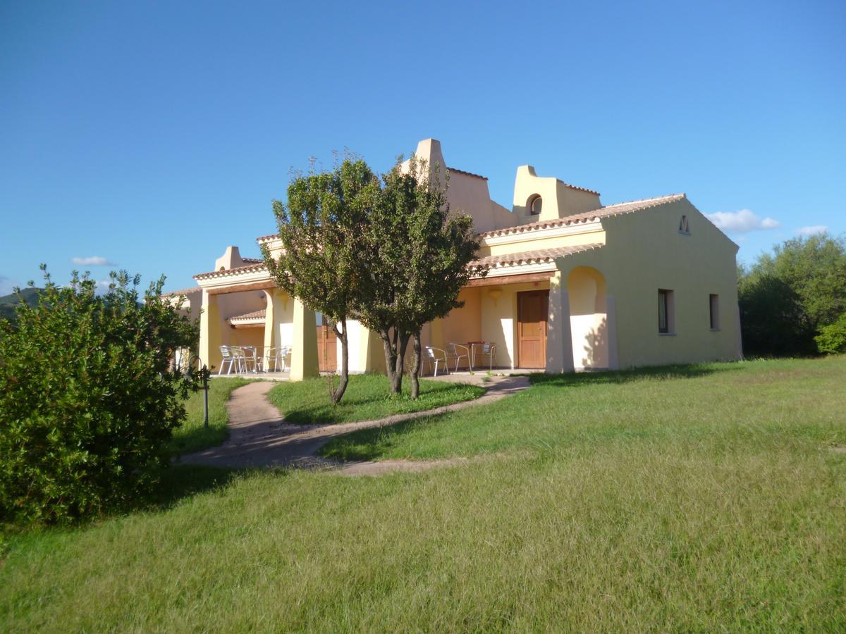 Hotel Minnia Budoni Exterior foto